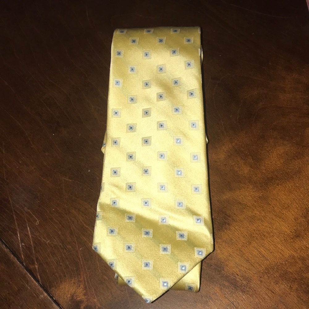 MICHAEL by Michael Kors Silk Pale Yellow Spring Necktie with Small Blue Squares